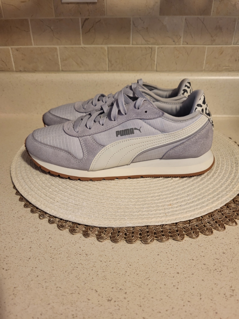 Classic Puma Lt. Grey & White Retro Runner Sneakers Sz. 8.5